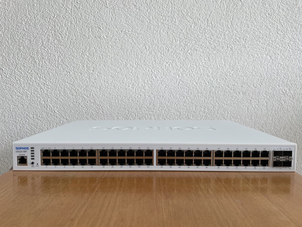 Sophos Switch CS110-48P vue de face